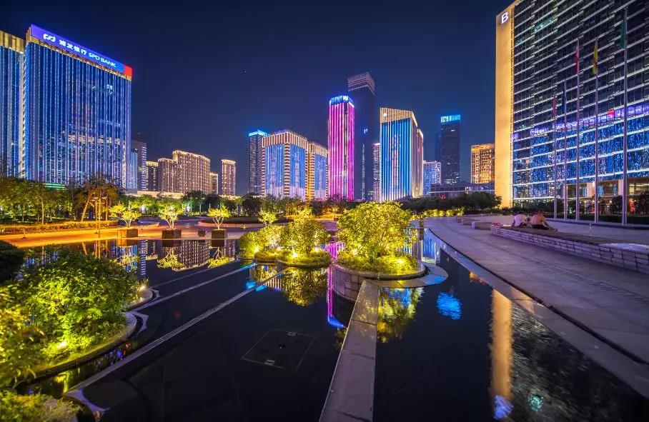 信達(dá)科技&middot;西安高新區(qū)都市之門(mén)亮化