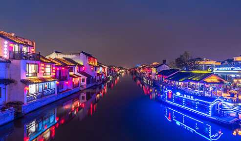 江蘇、無錫靈山夜景燈光秀 夜晚變仙境