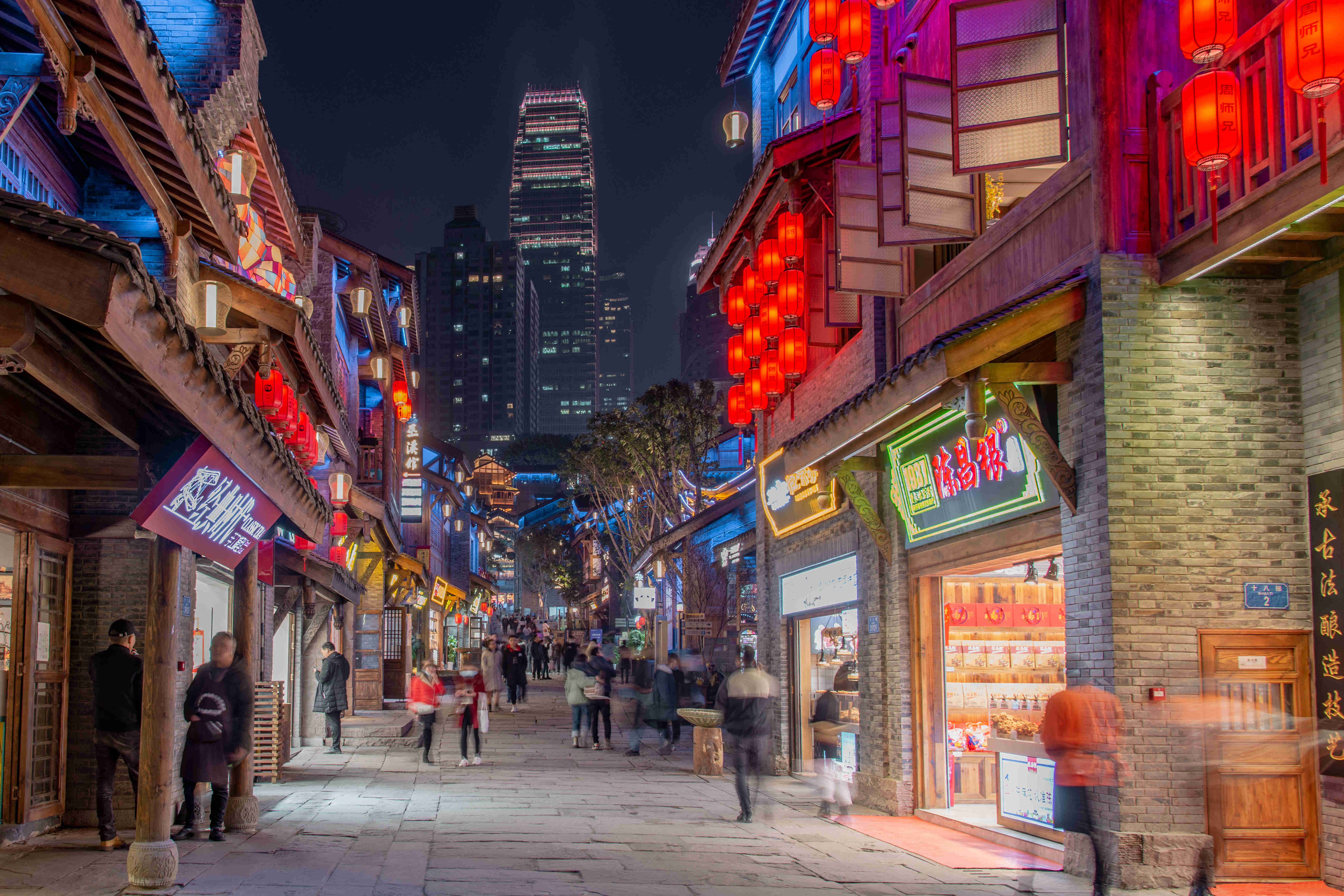 店招：煙火氣展現(xiàn)城市文化底蘊(yùn)